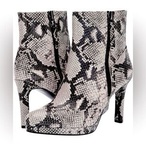 NWT Naturalizer Women Tiana Ankle Boot